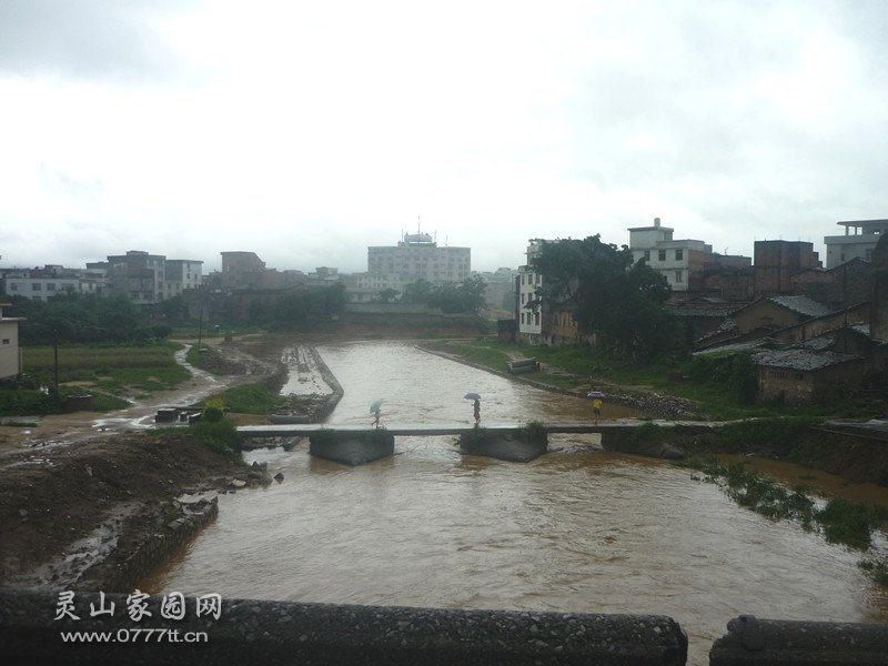 东风桥上拍向二医院