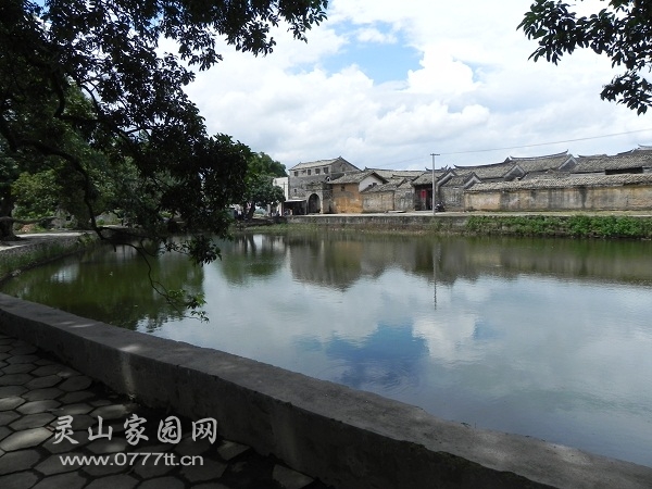 回乡的早几天都下着大暴雨 回家这几天天气出其的好