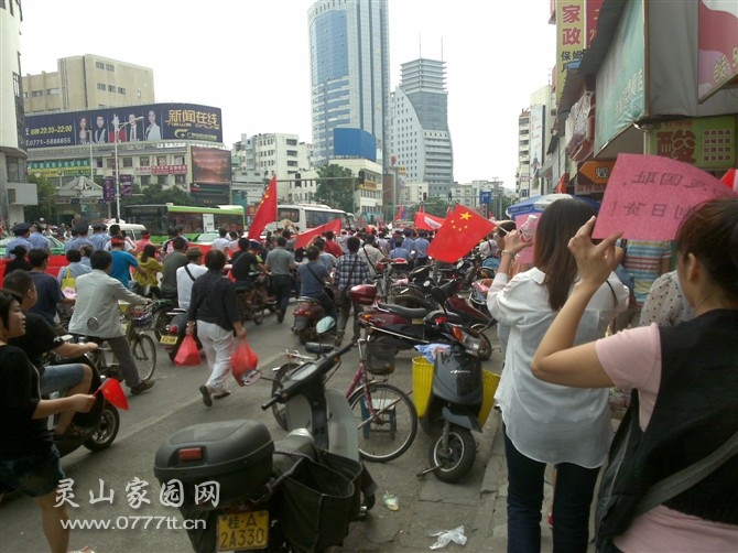 东葛路看飞机没有跟队伍