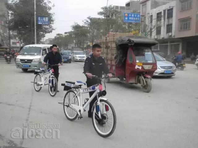 94檀圩派出所民警启用警用自行车巡逻.jpg