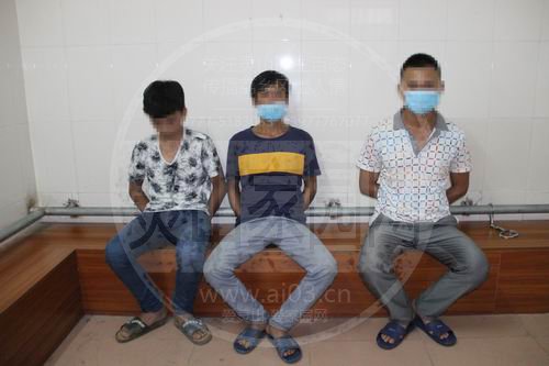 图为被抓获的涉毒人员1.jpg