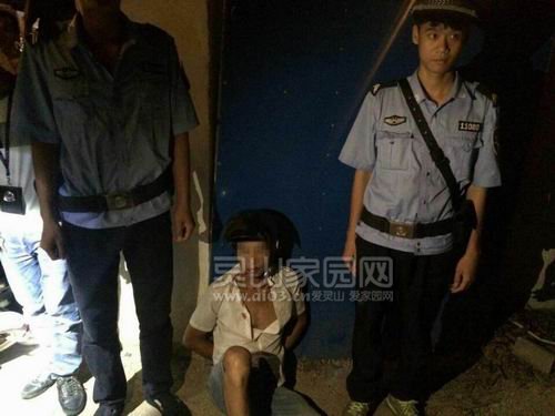 图为被抓获的犯罪嫌疑人.jpg