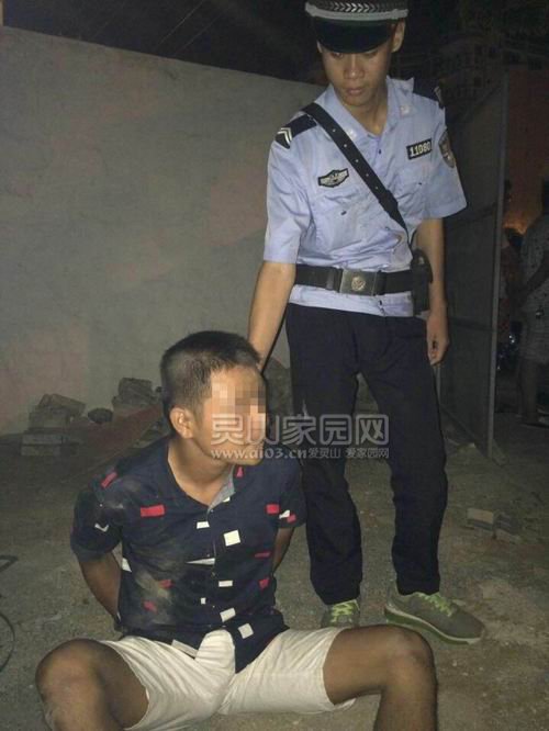 图为被抓获的犯罪嫌疑人1.jpg