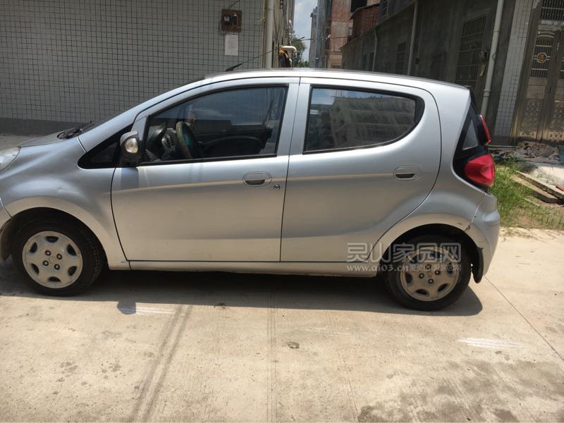 Q725MO2085mV.jpg
