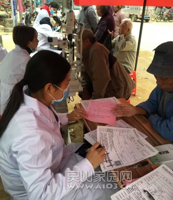 丰塘镇扶贫救助光明行2.jpg