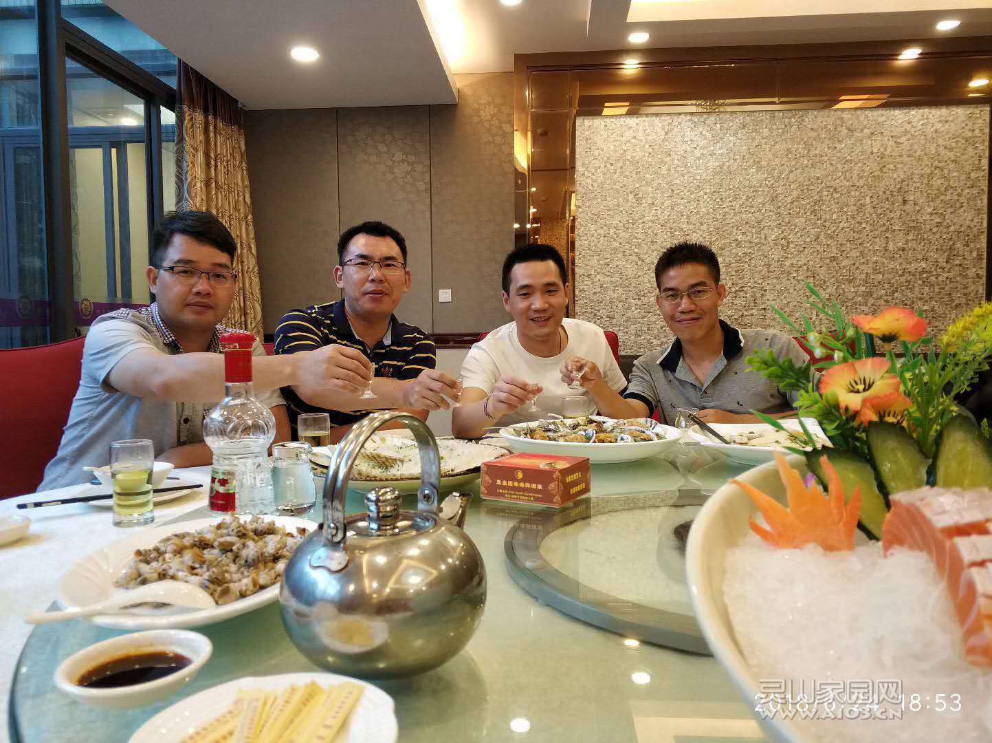 6月24日，大学时的班长（右2）到广州，同学小聚！