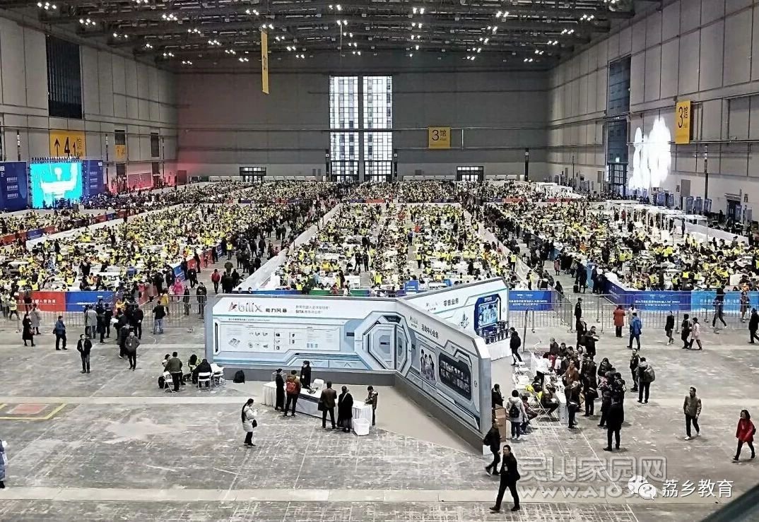 灵山县第三小学机器人队喜获2018年WER世界教育机器人锦标赛一等奖.jpg