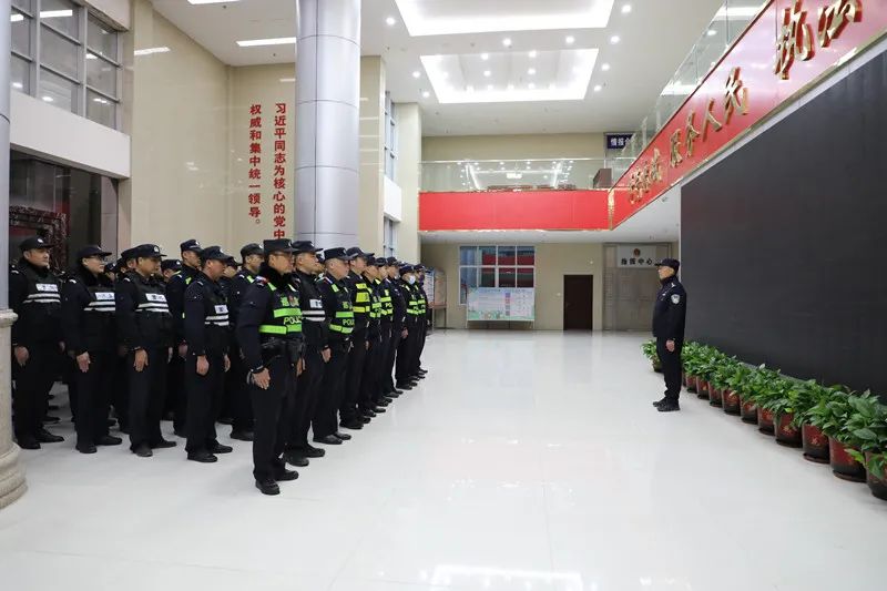 灵山警方组织开展社会面清查整治统一行动