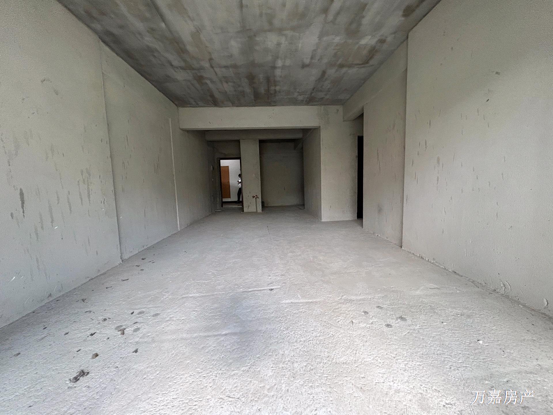 人工湖附近毛坯4房降价急售，单价3360/平，总价38万【05389】18277776602