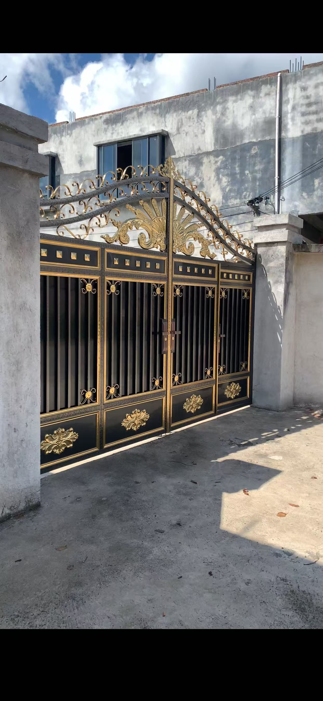 旁边独立大门车可进后大院