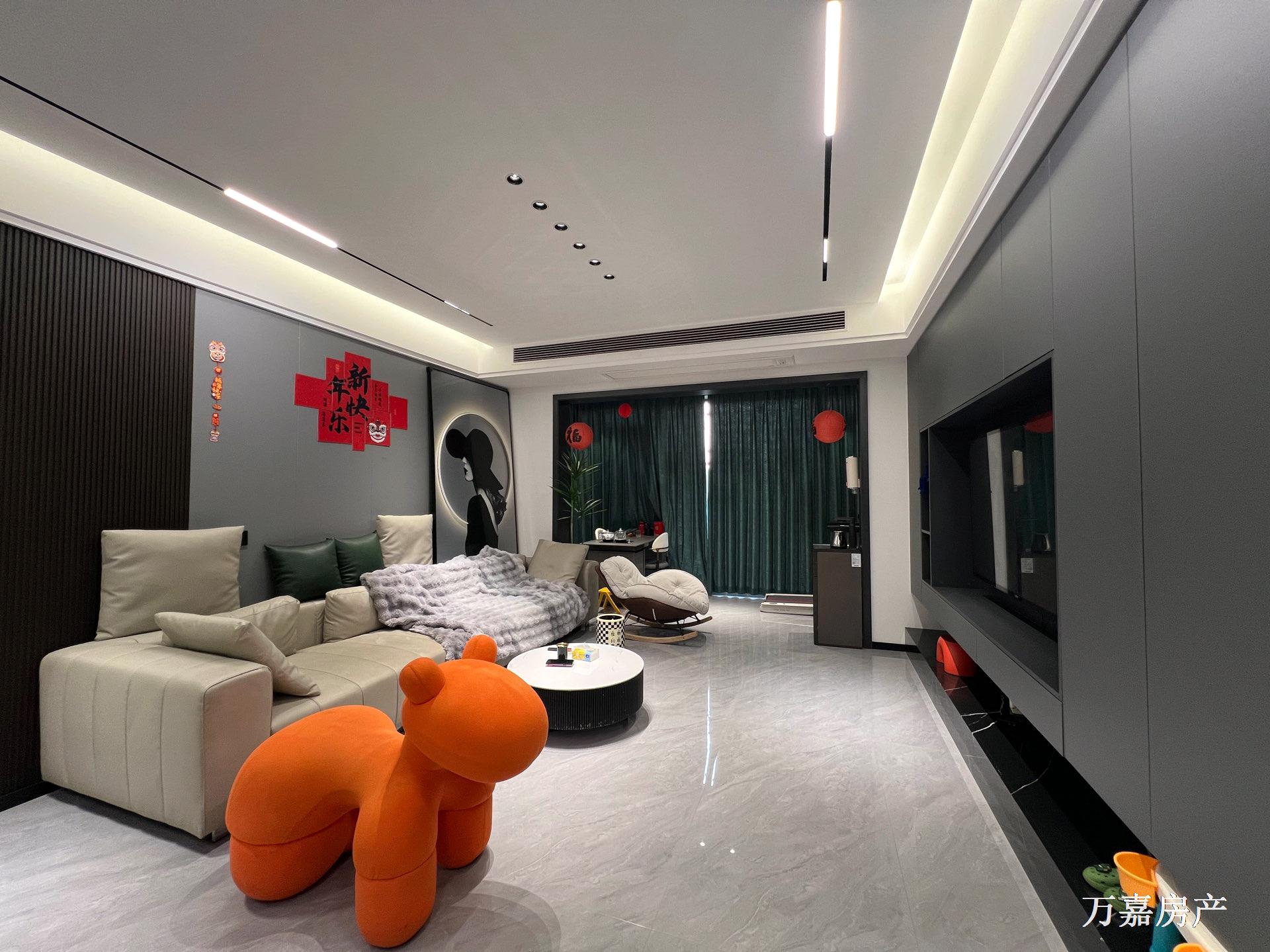 建开大院精装4加1房，拎包入住68万（06486）18877782388