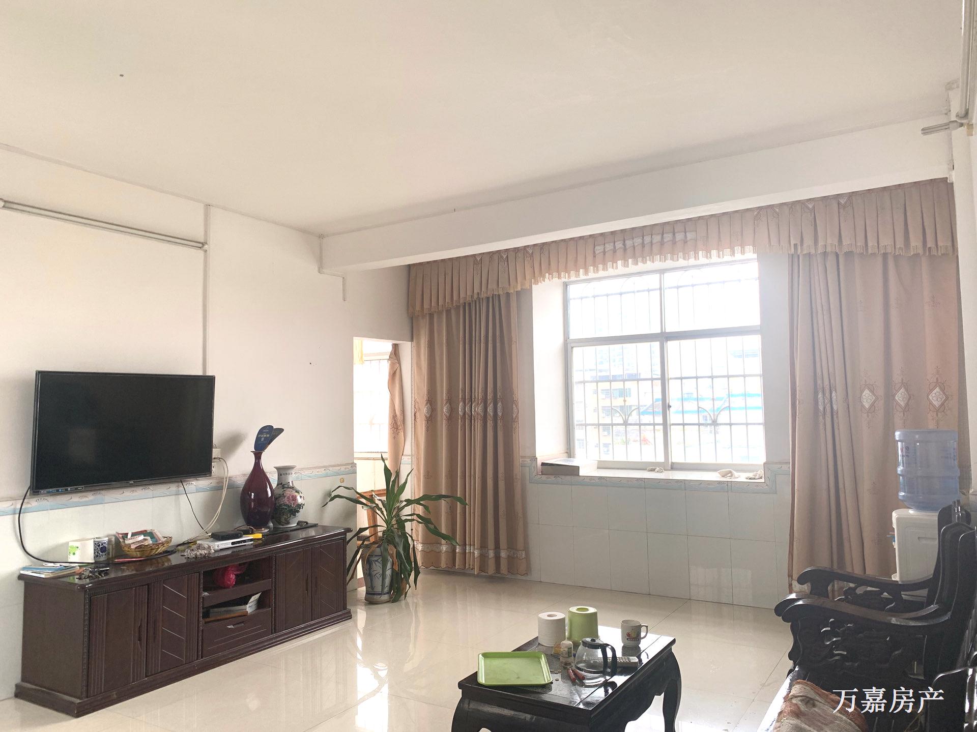 大花坛附近明亮大3房带杂物间，有大院，30万（04412）18877782388