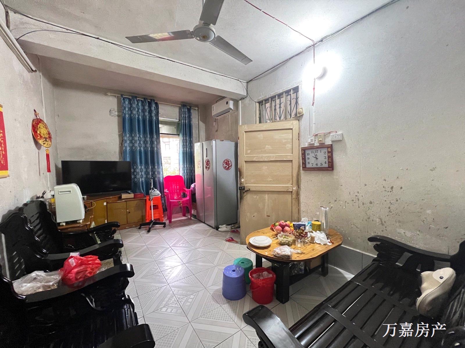 老城区丰江路，单位2房急抛，有大院停车，售15.8万即买即住【06841】18277776602