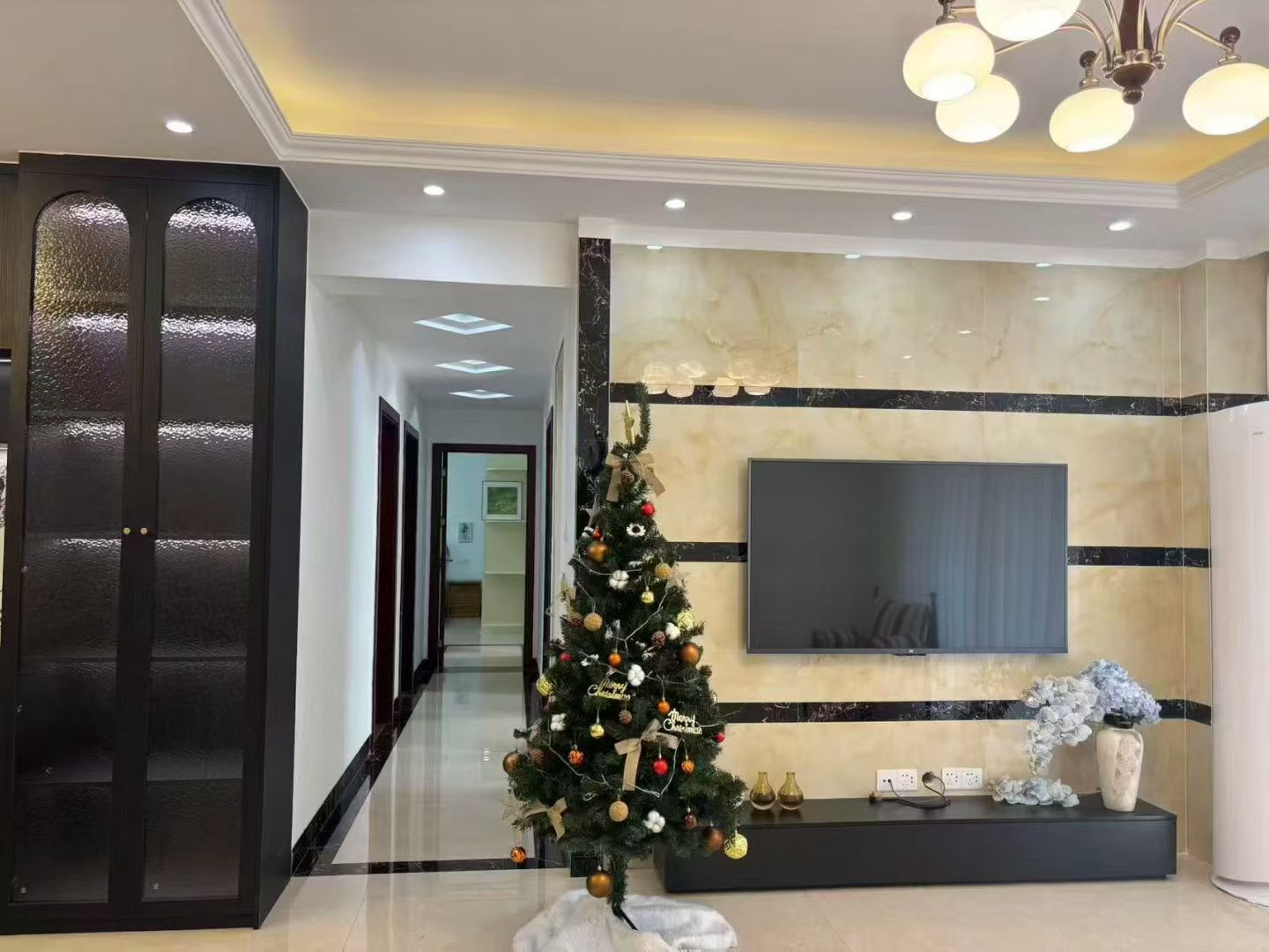 0首付   月供2300    56.8万🉐 ​电梯中层四房，学校就在家门口