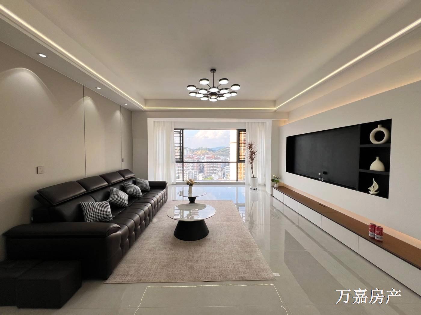 六峰路实小书包电梯全新精装3房，抛58.8万（06943）18877782388