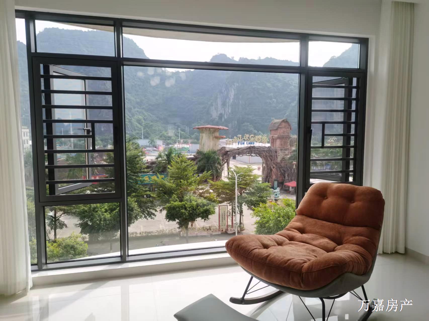 人工湖附近万成国际三期全新4房，抛69.8万（06882）