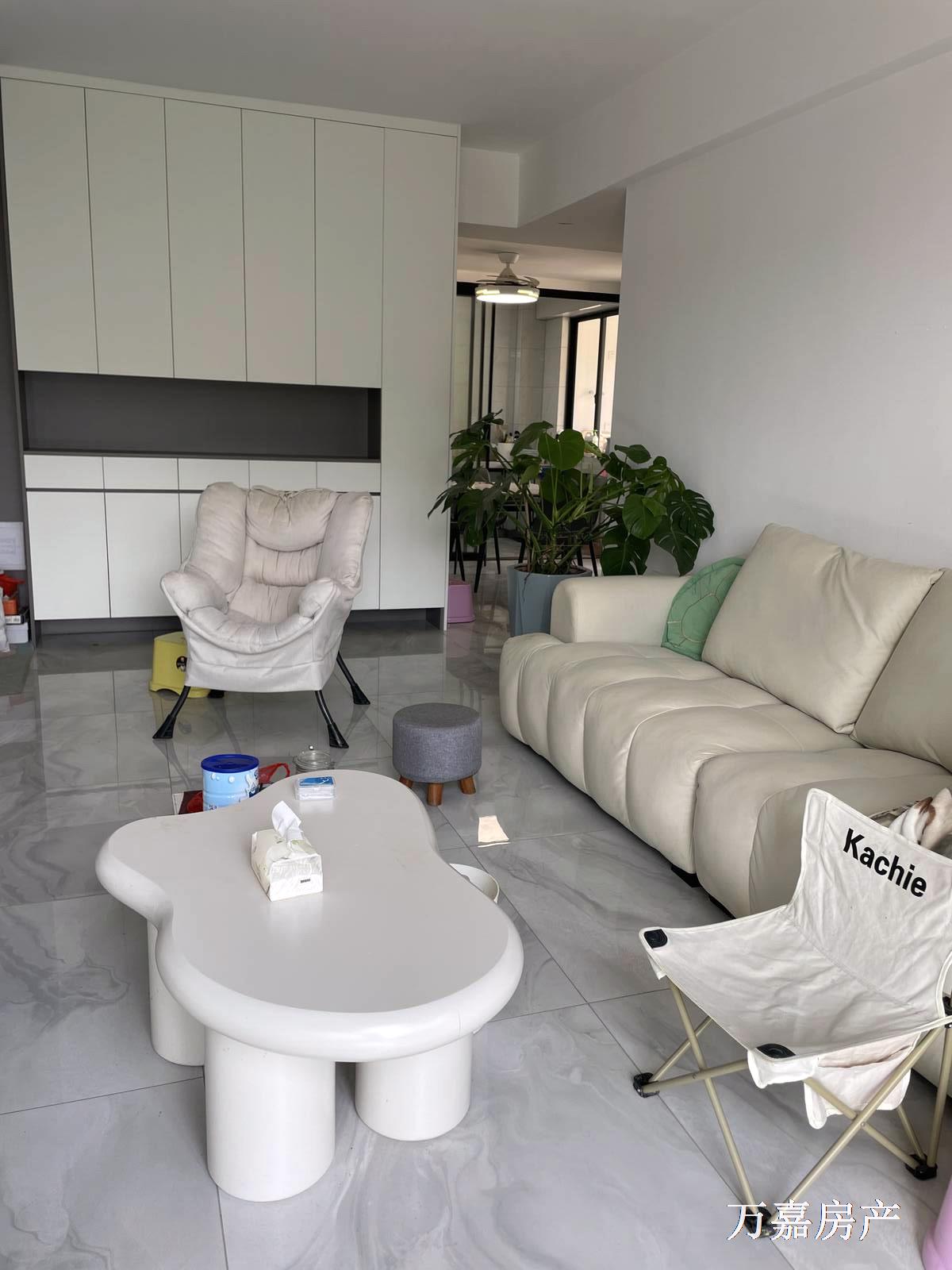 人工湖对面精装电梯大2房急售，视野开阔，总价52.8万拎包入住【03889】18277776602】