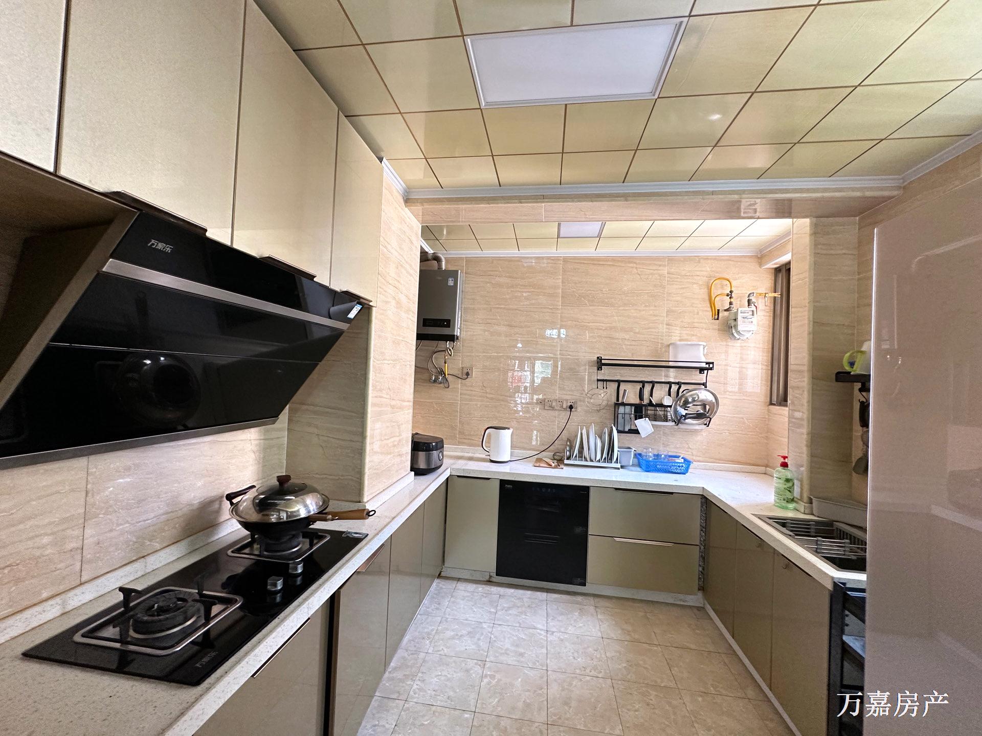 湘桂盛天一期精装4房送双车位，抛72.8万（06791）18877782388