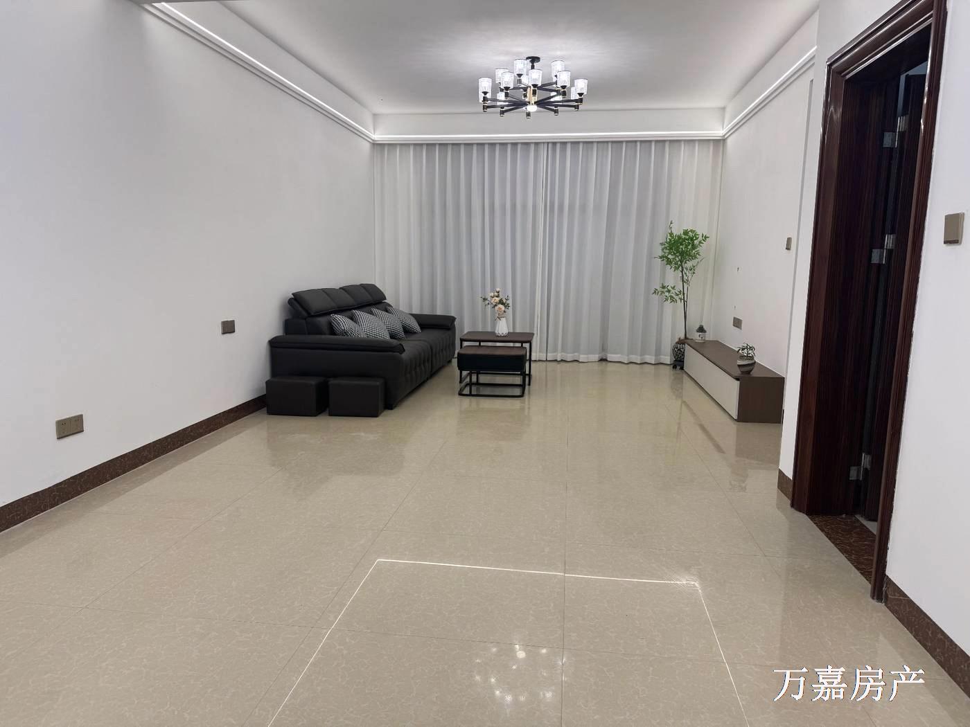 上东区电梯精装3房，免费停车，四中书包43.8万（06976）18877782388