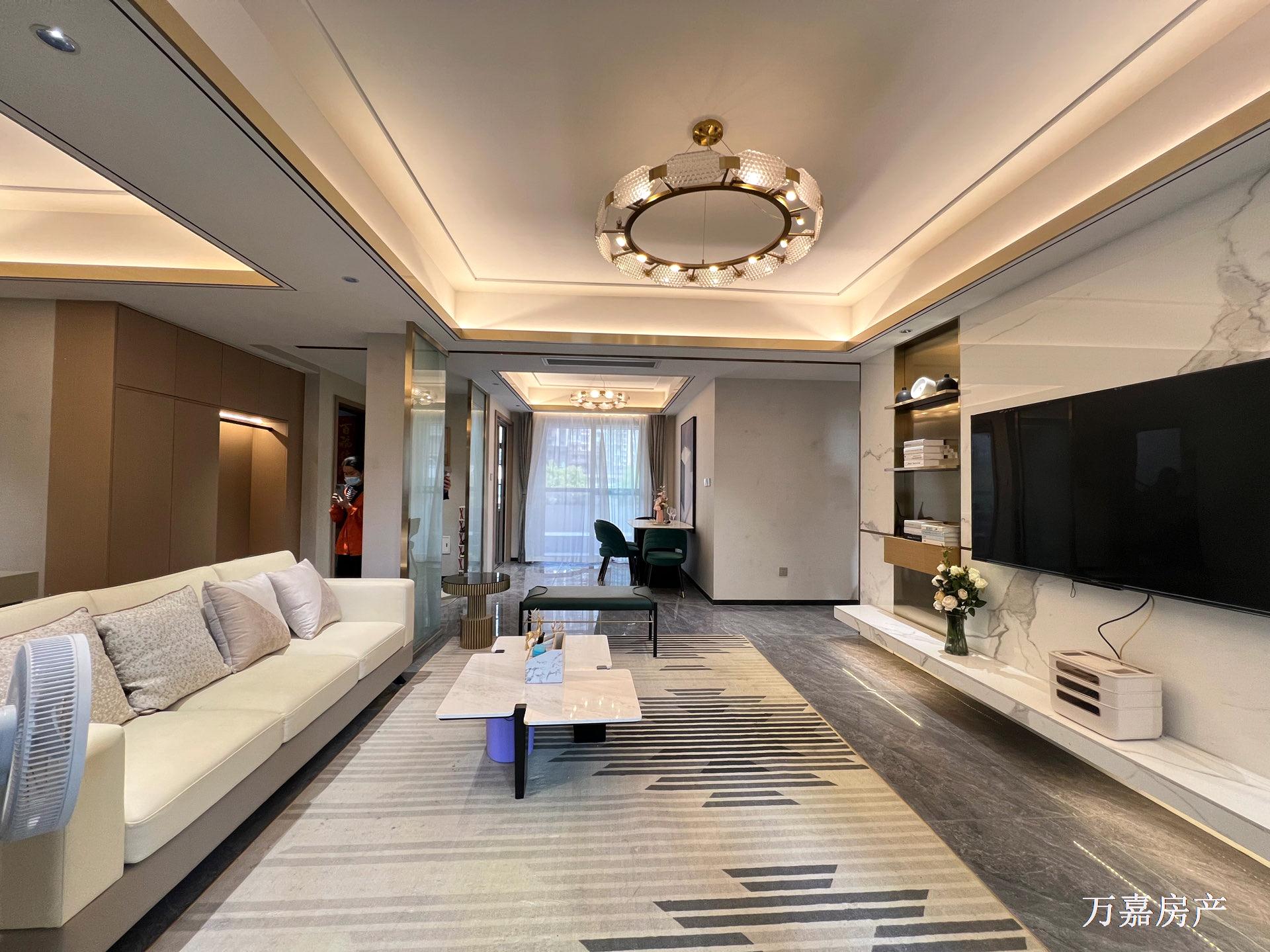 峯林府精装4房有大露台送车位，亏本抛80万（06301）18877782388