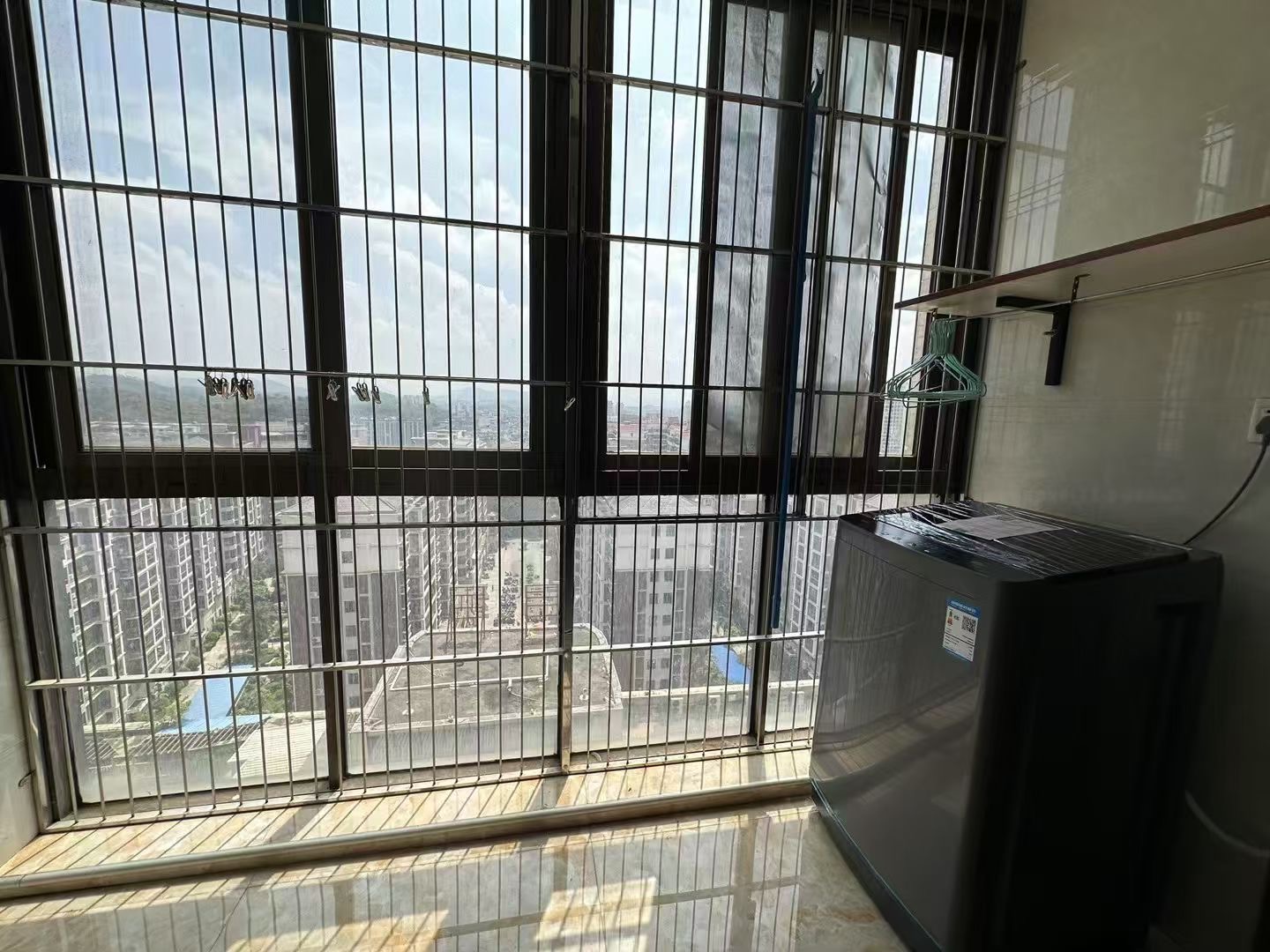 锦绣电梯一房一厅出租1100元月，拎包入住18977755568