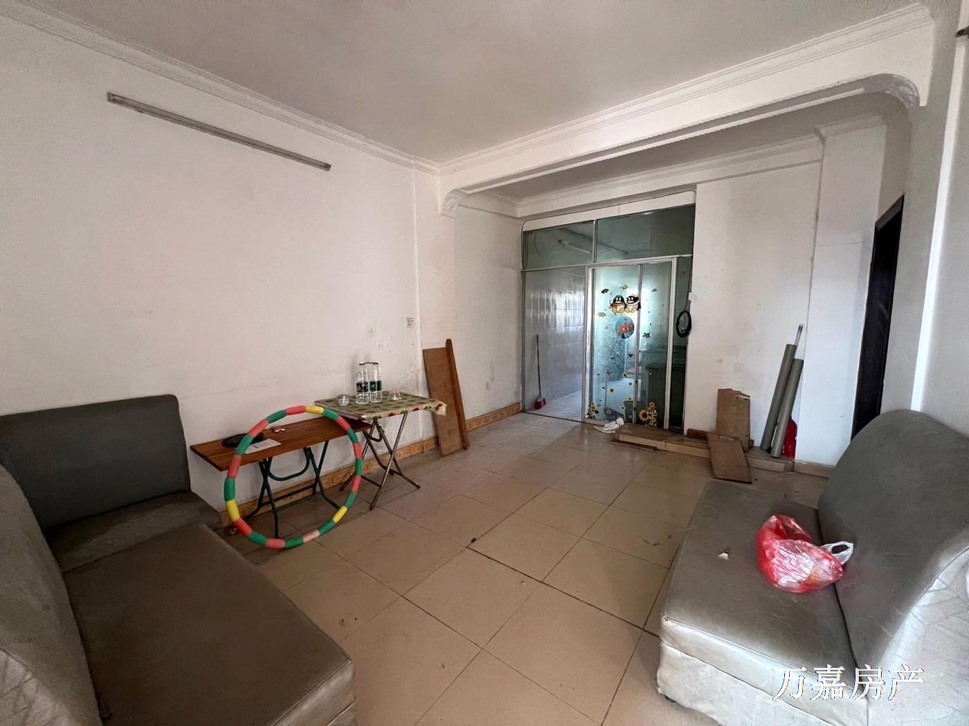 友谊路实小附近3房，抛16.8万（05832）18877782388