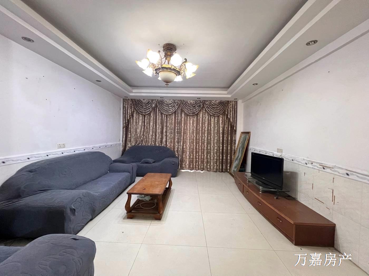 友谊家园大3房有杂物间，抛30万（07010）18877782388