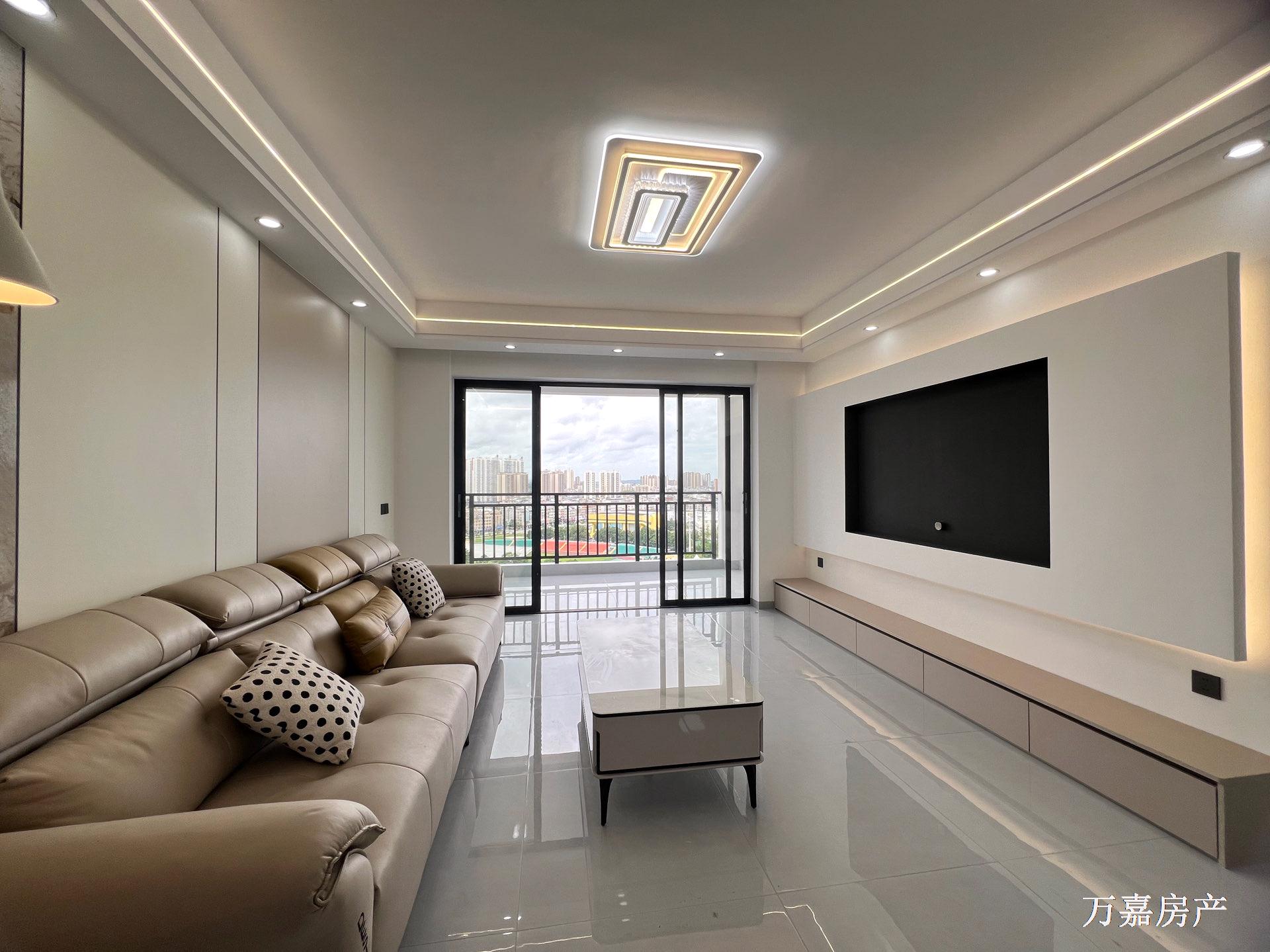 体育馆江边附近电梯精装3房2厅2卫，抛43.8万（06632）18877782388