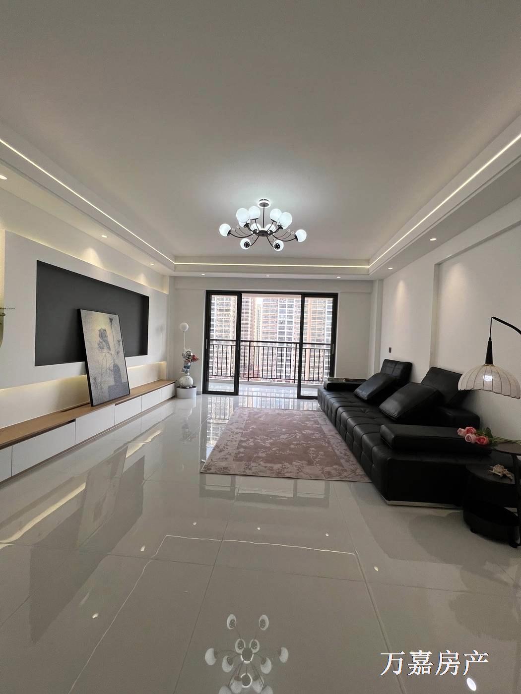 新星书包电梯全新精装4房，抛57.8万（07041）18877782388