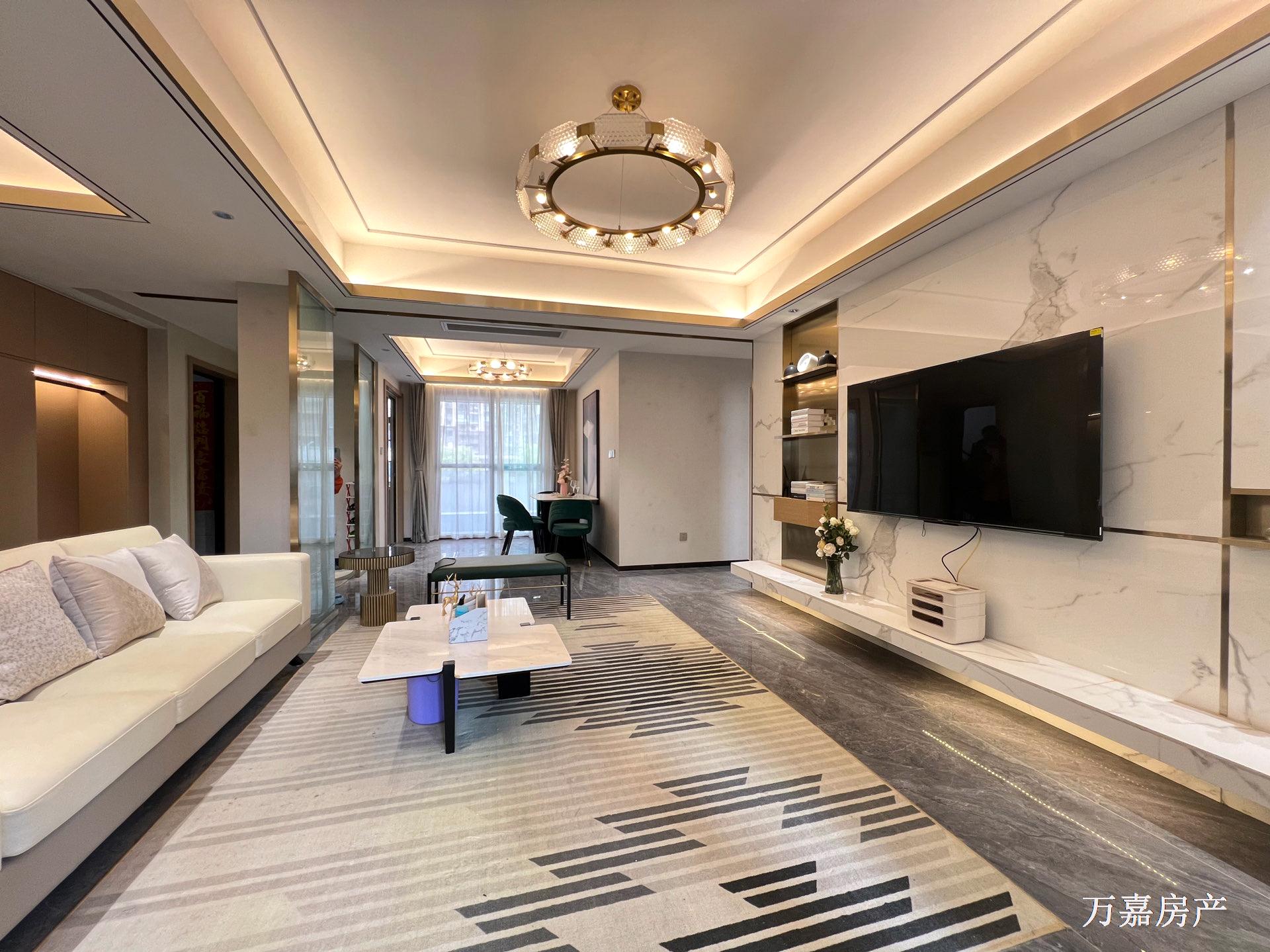 峯林府精装4房送车位，有大露台，亏本卖80万（06301）18877782388