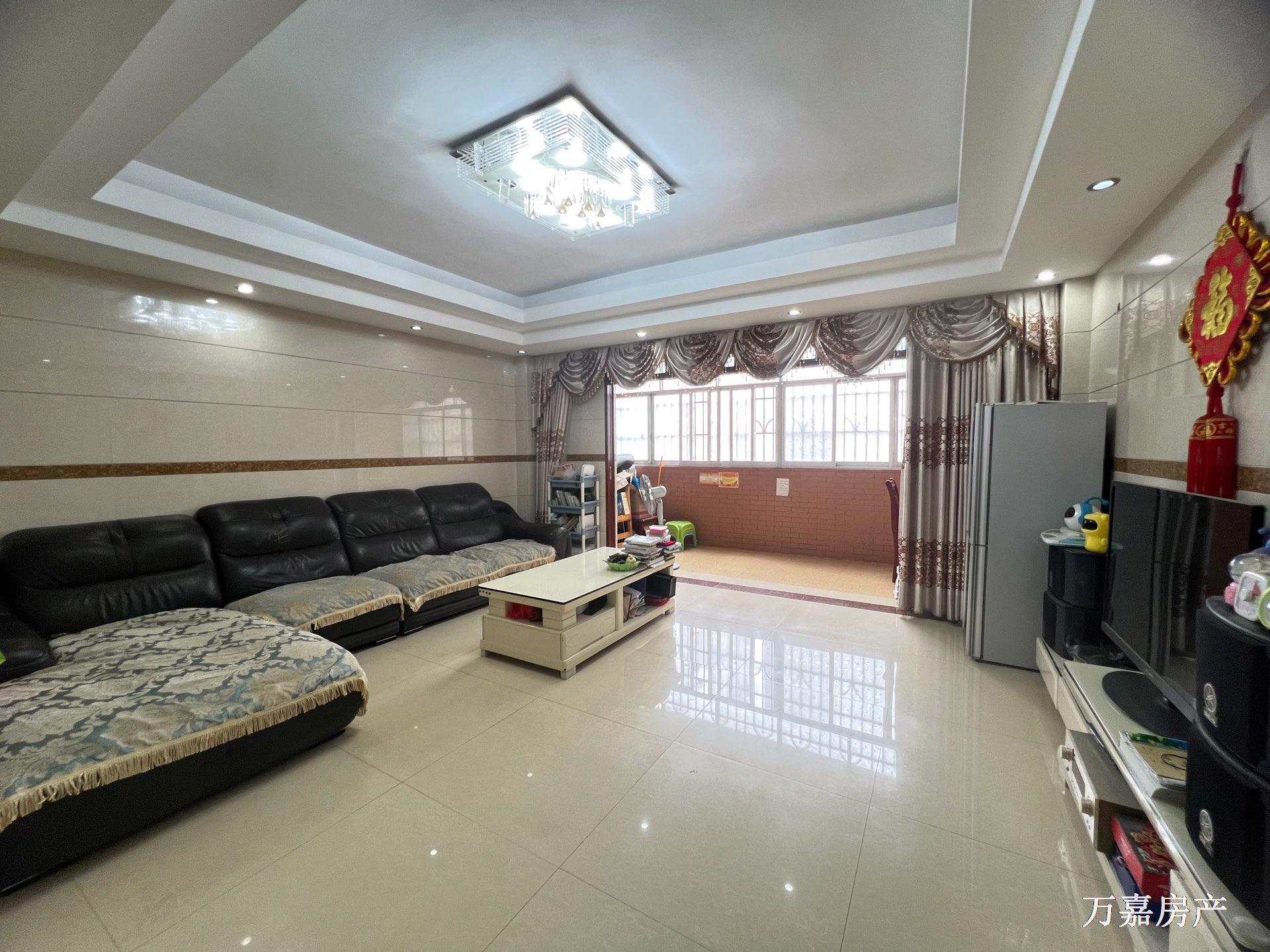 金泰家园明亮4房带车库，才42万（06618）18877782388