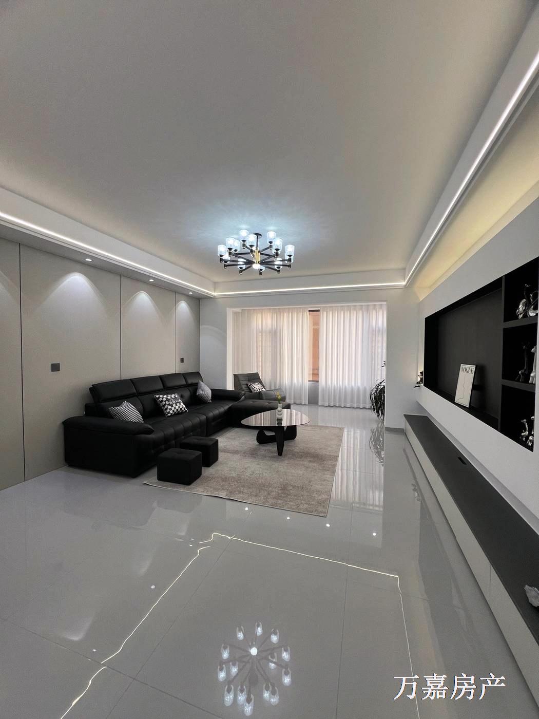 湘桂盛天名城精装3加1房，三中书包66.8万（06902）18877782388