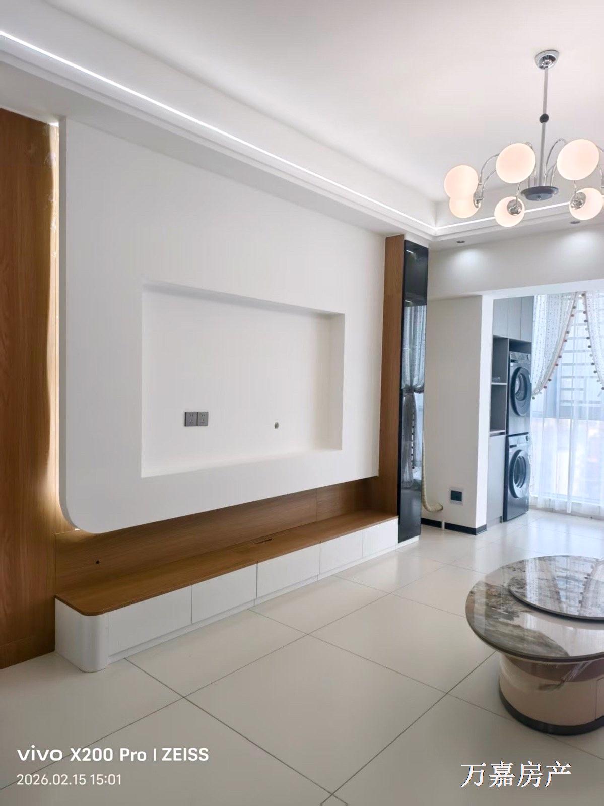 一江两岸附近电梯全新精装4房，抛55.8万（07079）18877782388