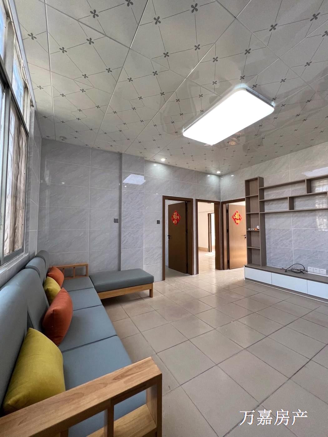 友谊路三小书包新净2房有杂物间，22.8万（07119）18877782388