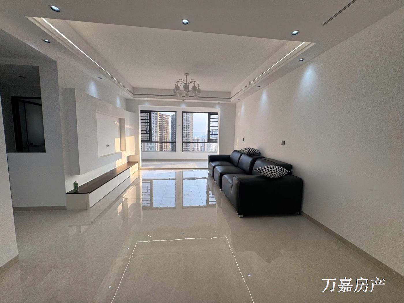 城市春天精装大4房，电梯好楼层，65万（07130）18877782388