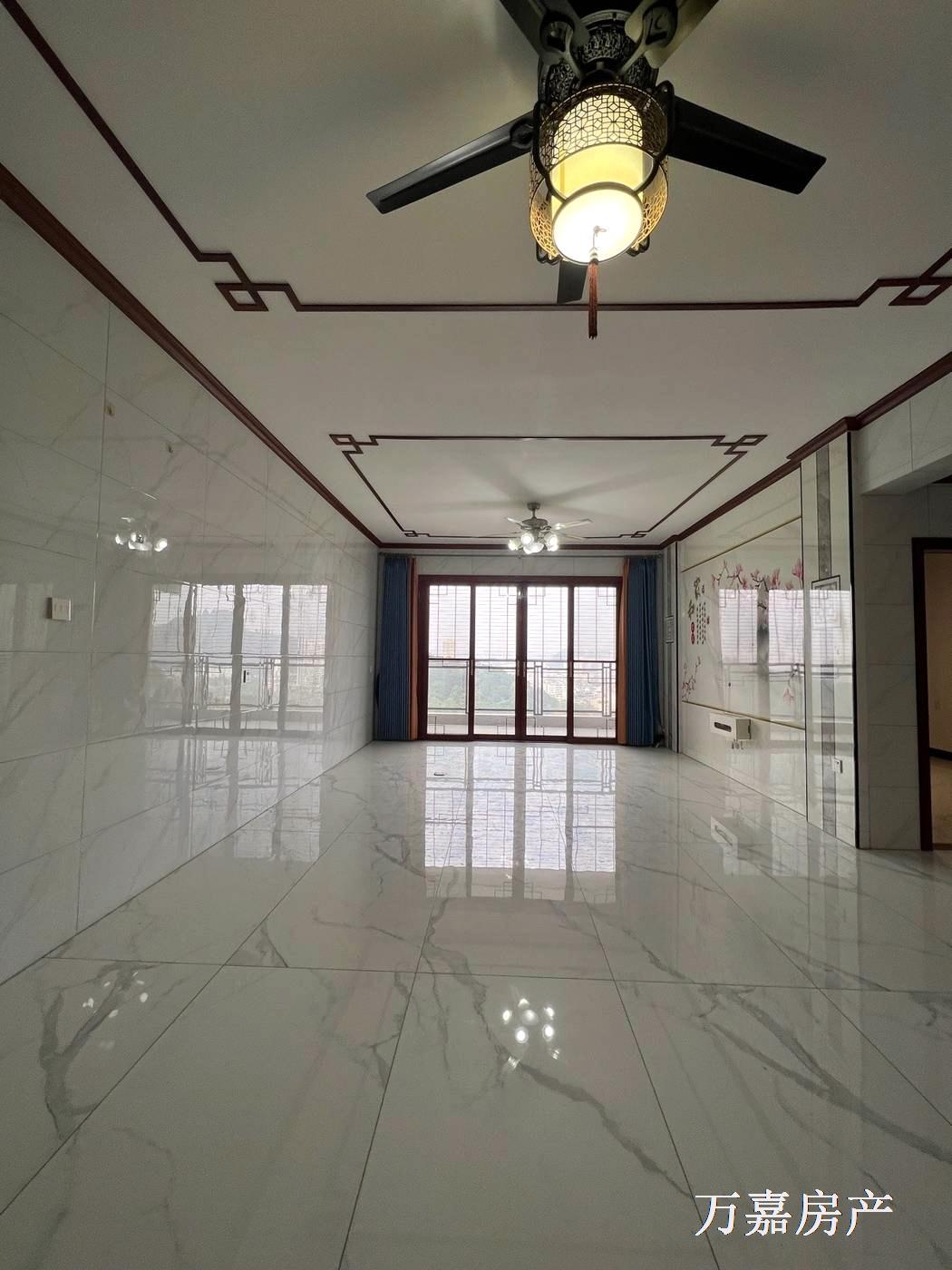 体育馆附近江景装修大4房送车位，急抛60万（06987）18877782388