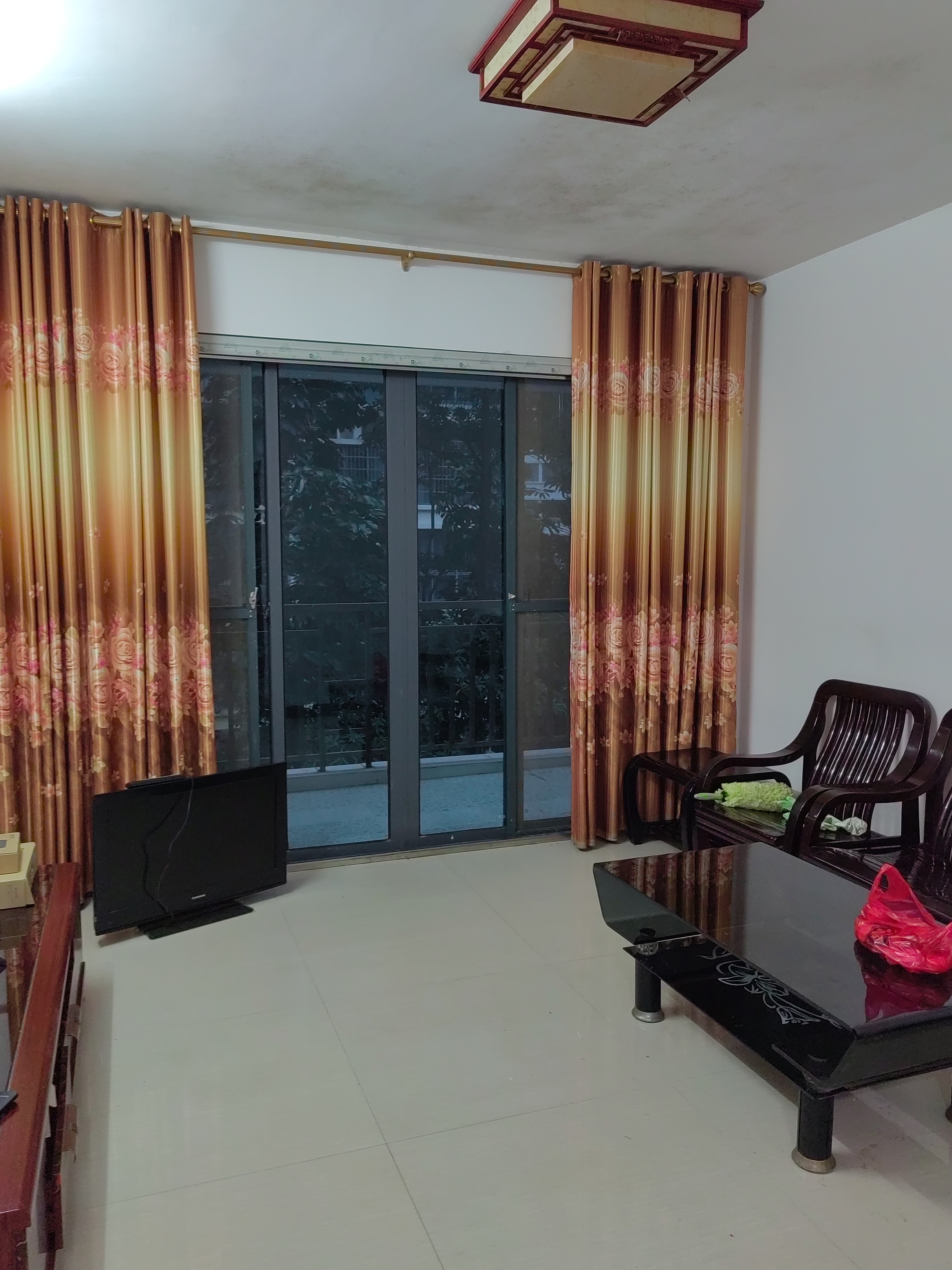 灵山县城湘桂•盛世名城二期2房2厅出租  拎包入住