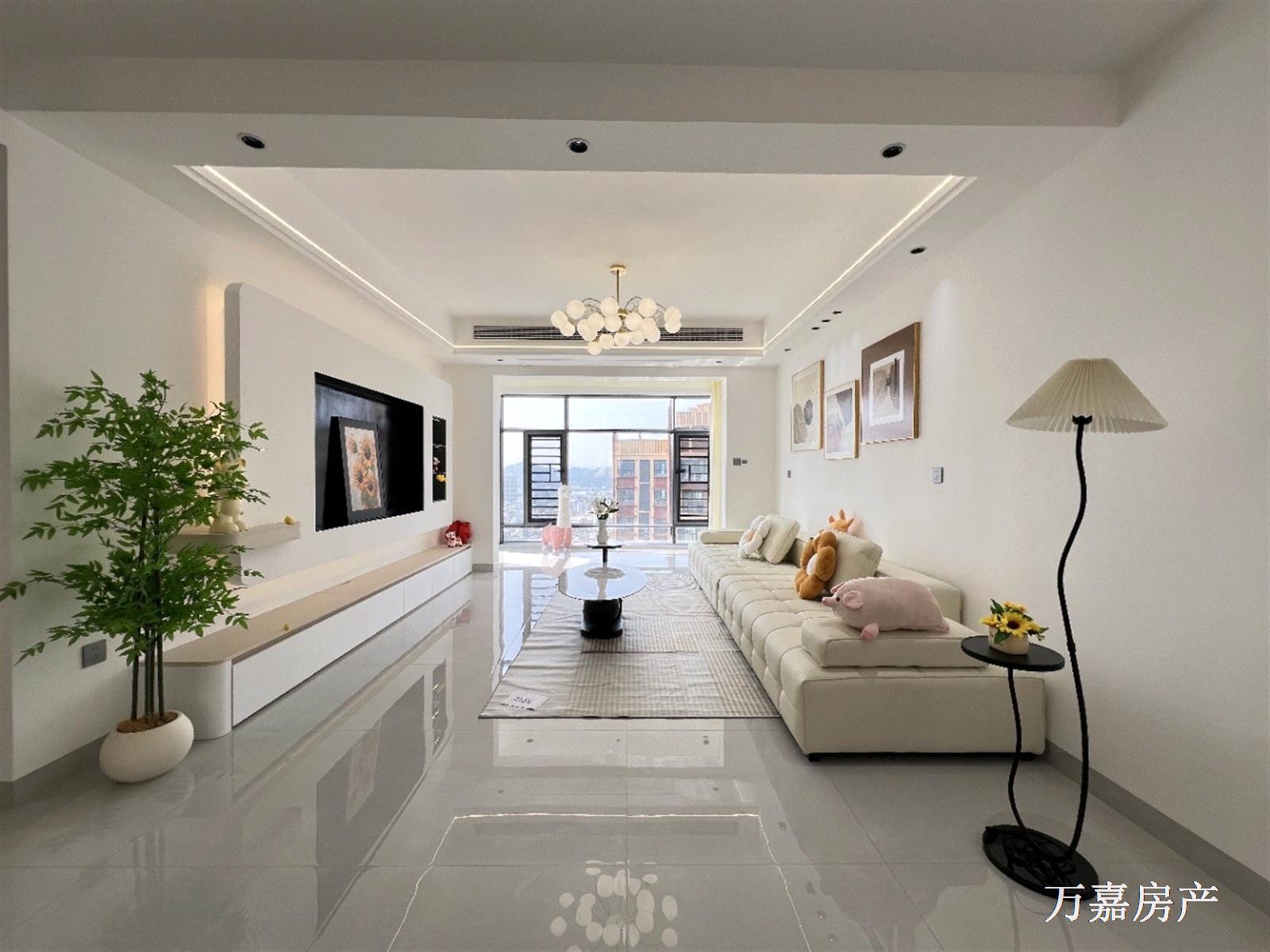 湘桂盛天名城电梯精装大4房，抛76.8万（07154）18877782388