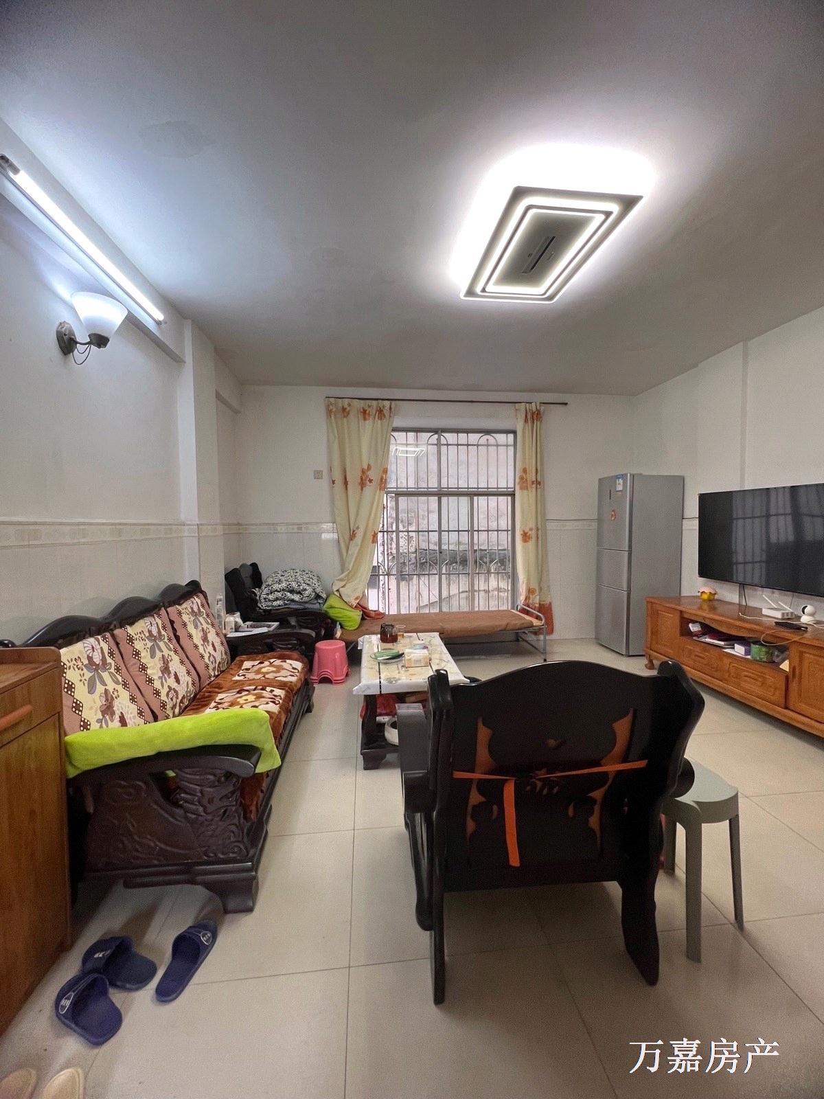 实小书包3房带杂物间，步梯好楼层，32.8万（07176）18877782388