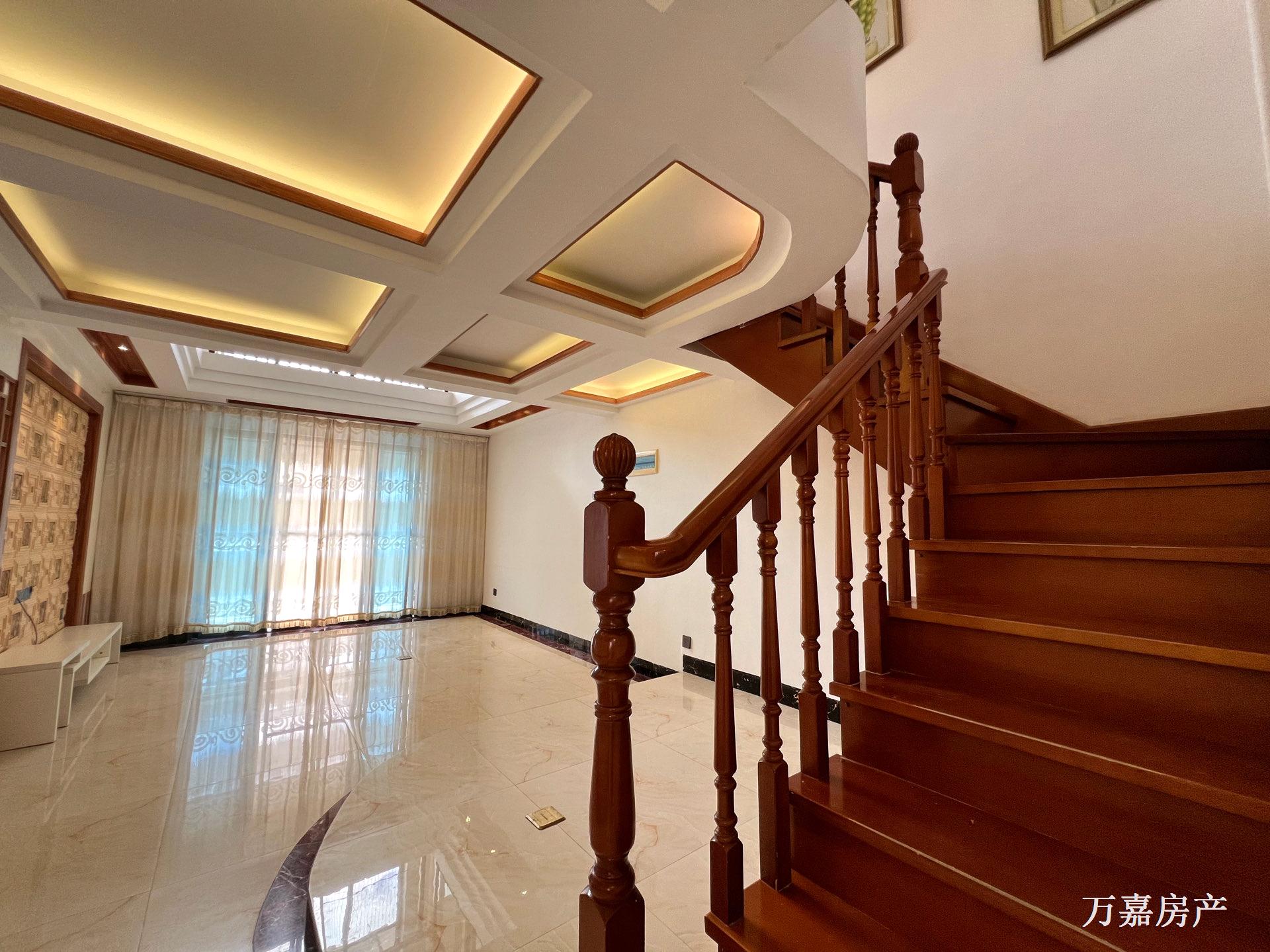 湘桂二期电梯楼中楼大5房，急售63.8万（03182）18877782388