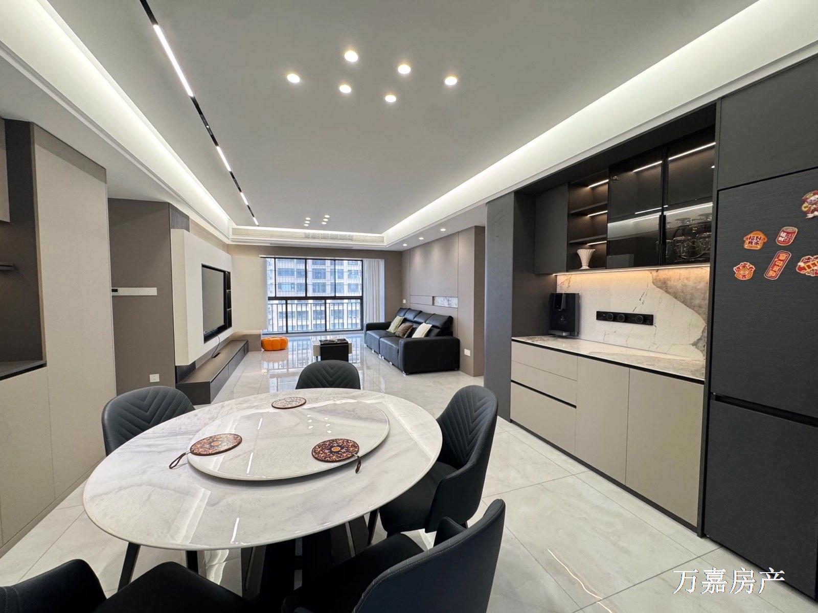 山水绿城精装4房，电梯22楼房东自装68.8万（07183）18877782388