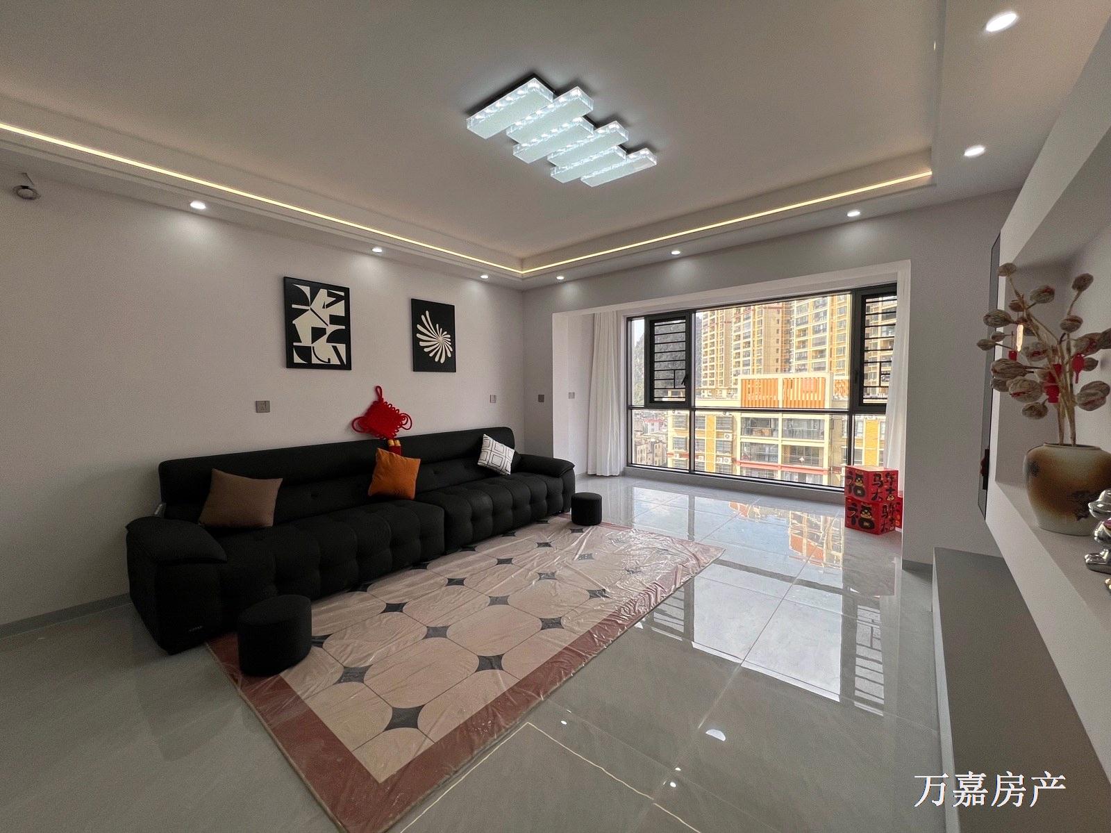 实小书包电梯精装大4房，62.8万（07179）18877782388