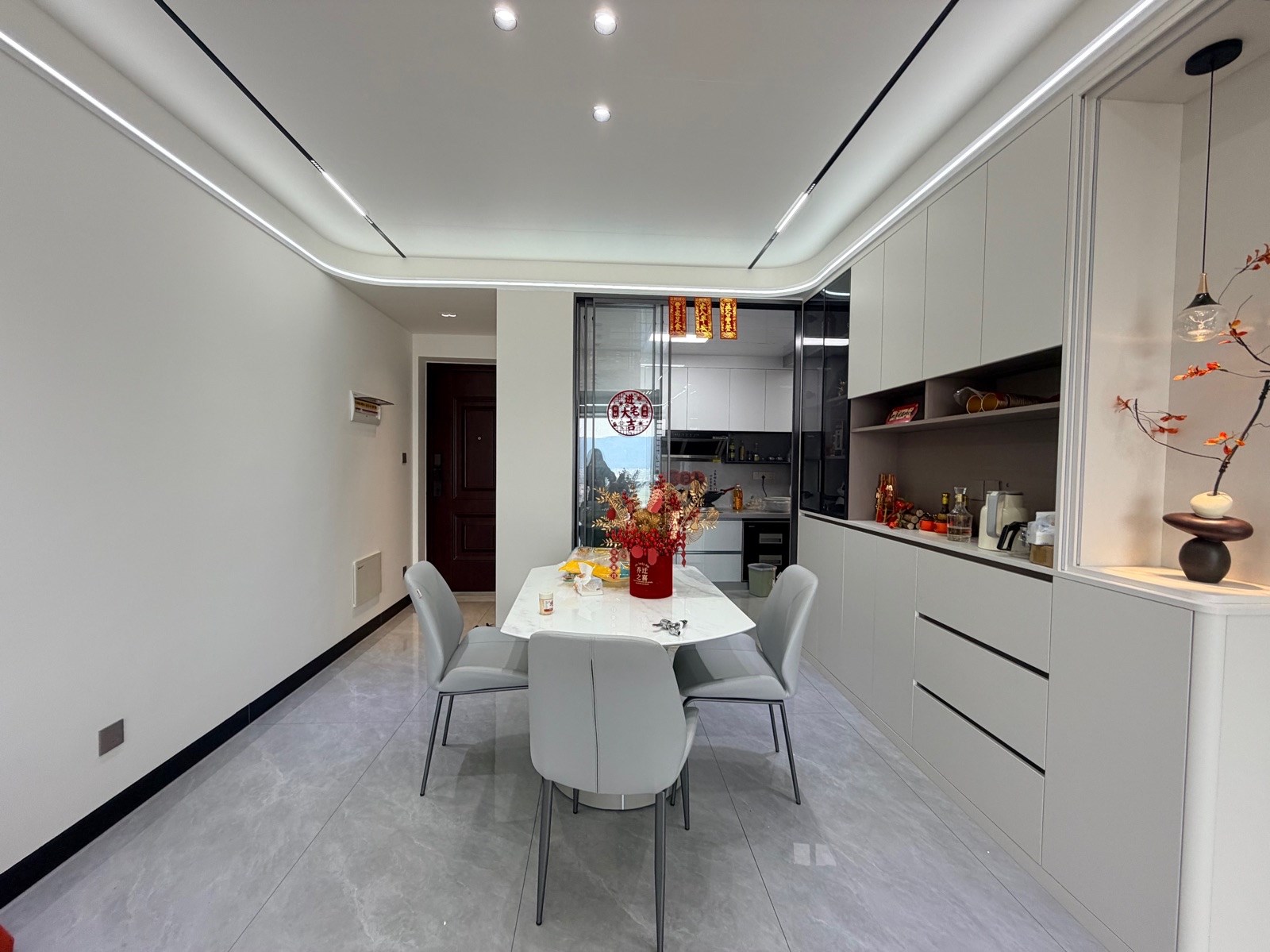 光大五期，业主自装三房，全屋品牌家具家电，首付9.5万，看房：13617771905 蒙妹