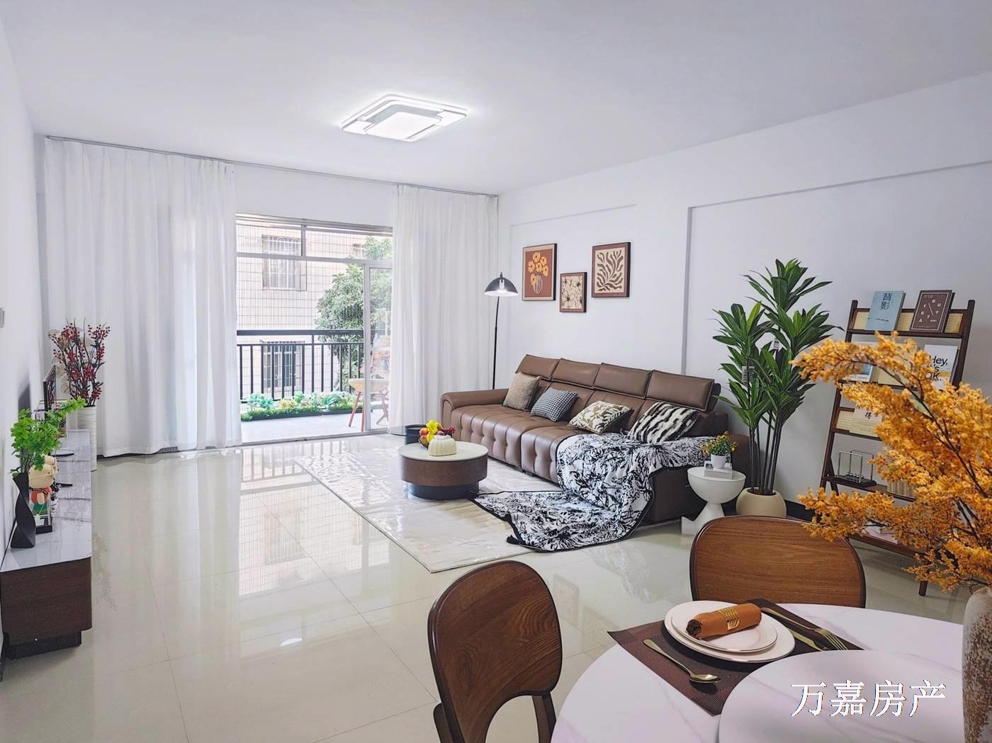 一江两岸旁电梯4房有两套，急售50万（07030）18877782388