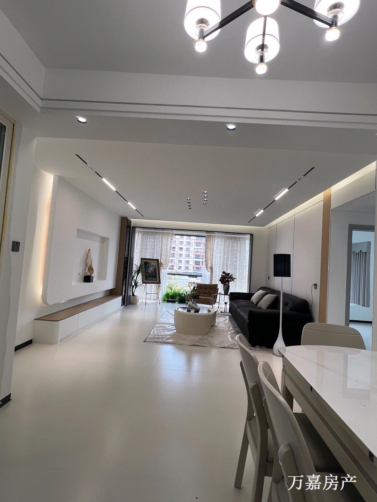 湘桂大厦129平电梯精装大3房，直接入住56.8万（07084）18877782388