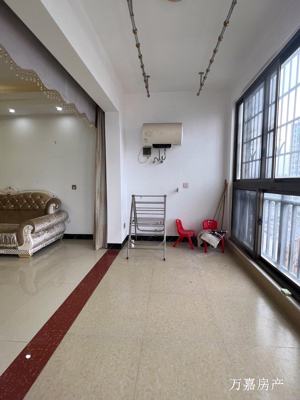 体育馆附近电梯4房，超值价47万（07199）18877782388