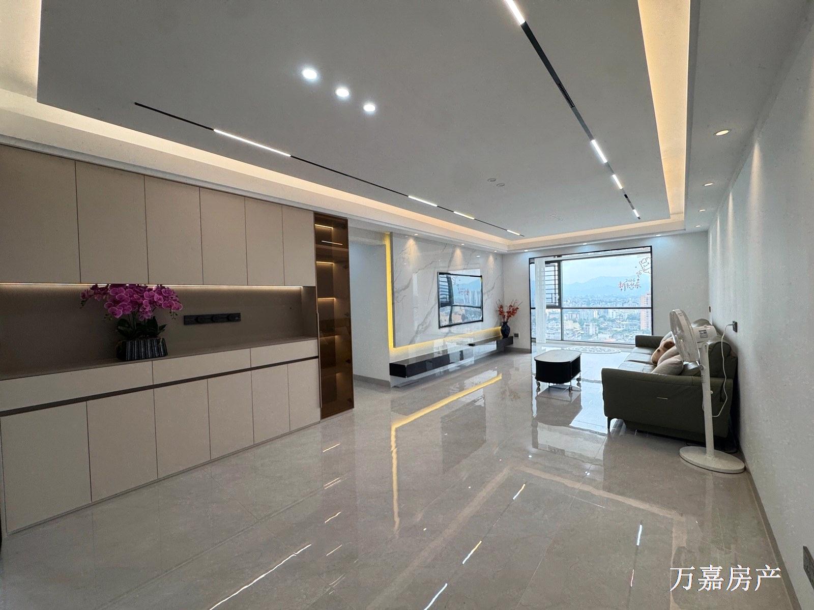 盛天一线江景豪装4房，电梯好楼层，拎包入住79.8万（07211）18877782388