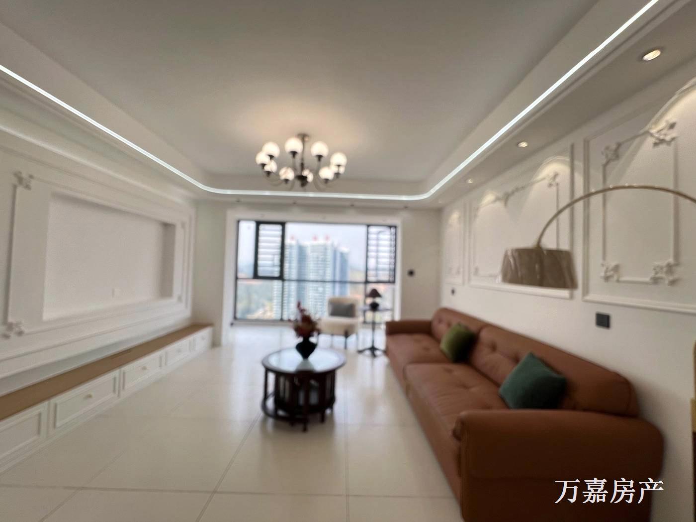 六峰华府全新精装4房，急售66.8万（07083）18877782388