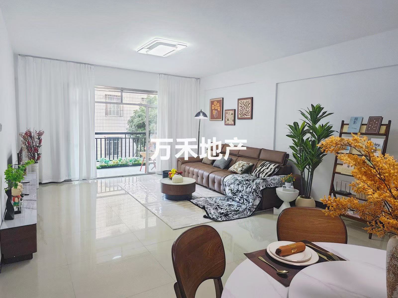 大花坛附近4房，首付2万，有露台，十小+三中学*，拎包入住，看房18277783501侯