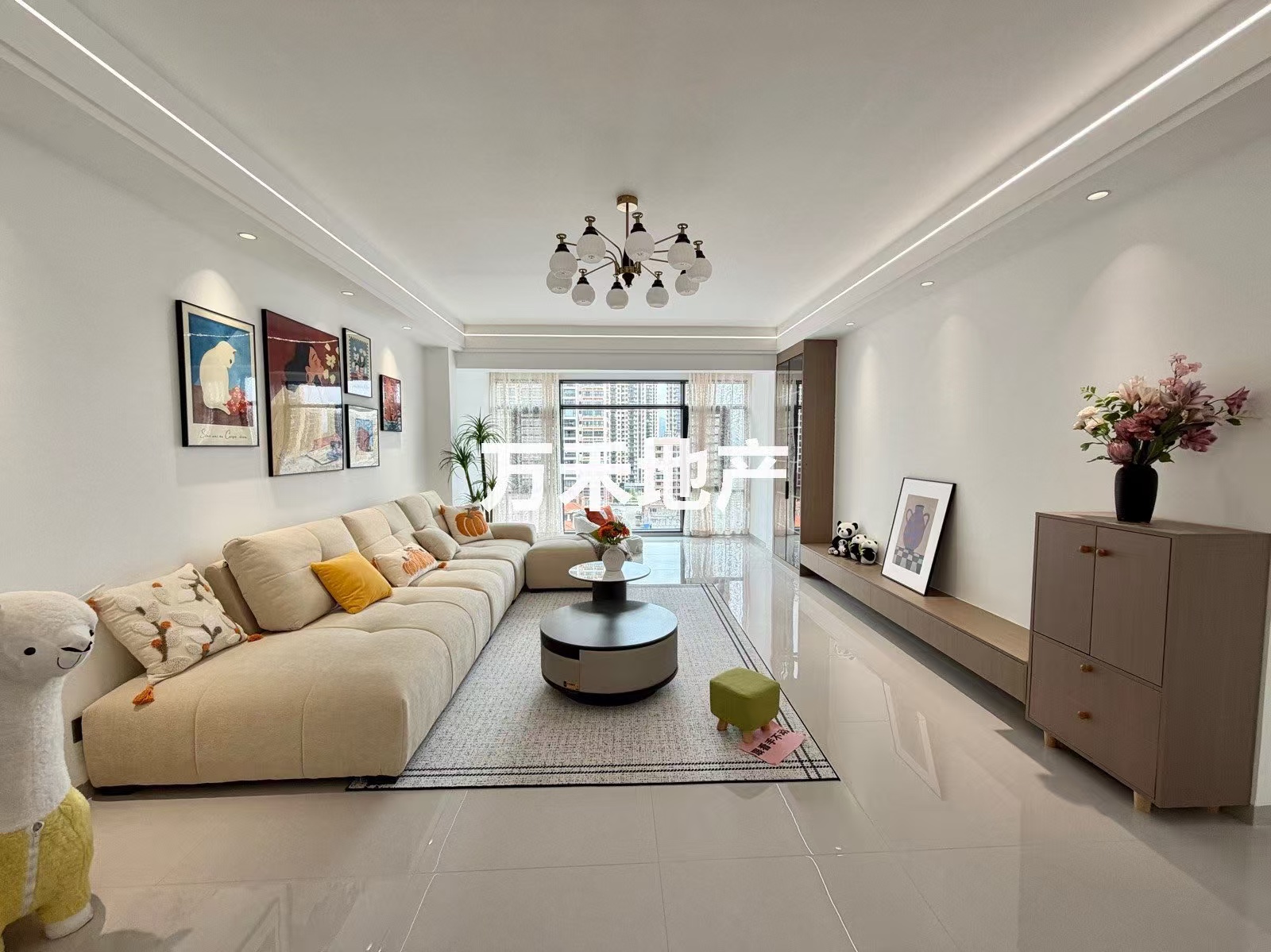 光大商场隔壁全新大4房，超大客厅，所见即所得，新星学*，出门就是商场，总价62.8万